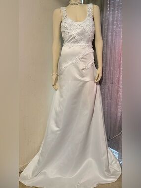 Classic White Satin Bridal Gown with Lace Bodice